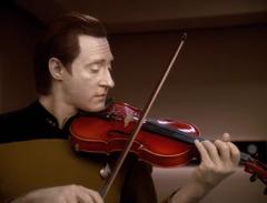 Data playing violin